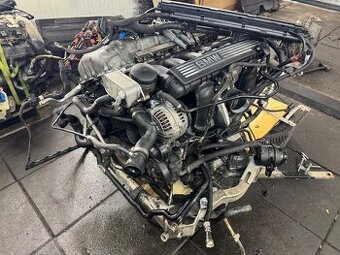 Dily z BMW motoru e91 325i N52b25a