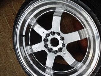 Nová japan racing r17 215/45