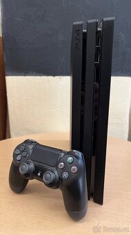 Sony PlayStation 4 Pro (1 TB) + ovladač