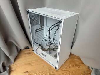 DarkFlash DK100 počítačová skříň - málo používaná