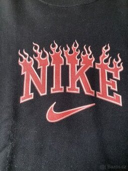 Svetr s potiskem Nike