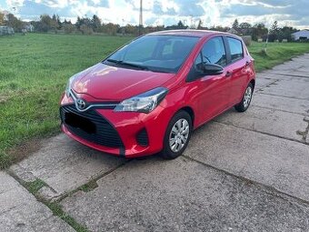 YARIS 1.0 benzin 51 KW, vyr. 11/2014, najeto jen: 72 TKM