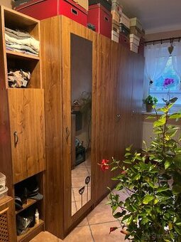 Šatní skříně a botníky