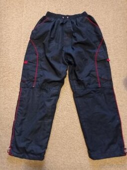 Šusťákové kalhoty vel. 146 s fleesovou podšívkou