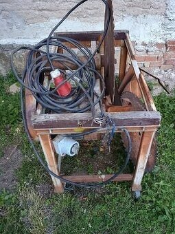 Masivní cirkulárka 380V + 5x velký kotouč