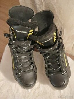 Chlapecké brusle CROWNED GR 550 vel. 39