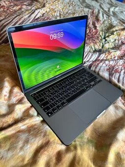 MacBook Pro 13” (M2, 2022) – velmi dobrý stav + Magic Mouse