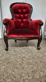 Krásné červené křeslo