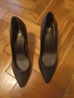 Prodám černé lodičky a letní boty.
