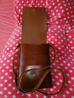 Kožená taška přes rameno