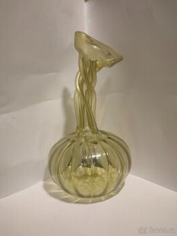 Zelené lesní sklo, větší karafa, kutrolf, láhev