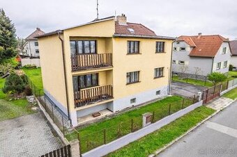 Prodej prostorného rodinného domu s dvěma byty a zahradou
