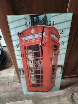 Nástěnné hodiny skleněné