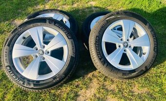 Originální krásná sada Škoda Superb, 215/55 R17, Michelin