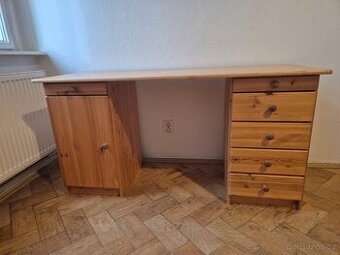 Psací stůl dřevěný