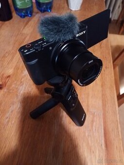 Digitální fotoaparát Sony zv 1 exmor rs 4k + stativ