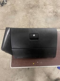 Kastlík spolujezdce VW Bora & Golf 4