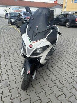 Aprilia Scarabeo 300 Smax