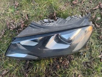 Predni Svetla xenony Vw Touareg 2 7P