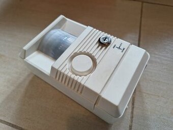 Pasivní infračervený detektor vniknutí osob