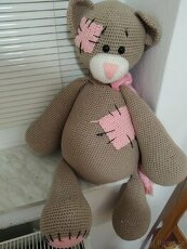 Ručně háčkovaný medvěd