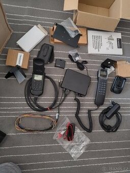 Motorola Star Tac & Handsfree sada pro luxusní automobil