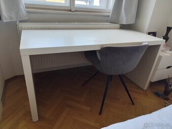Stůl 150 cm délka, 65 cm šířka, 74 cm výška