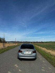 BMW E90 330i