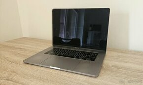 Macbook Pro 15 2017 (i7, 16 GB RAM, Radeon 555) čtěte