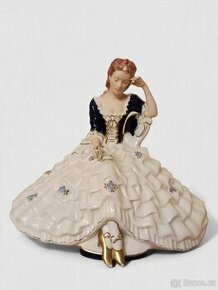 Porcelánová soška Royal Dux  - Dáma v sukni