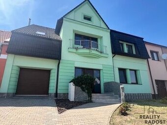 Rodinný dům 6+kk se zahradou, garáží a sklepem v Lužicích u 