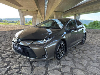 Toyota Corolla Sedan 1.8 Hybrid, TOP stav