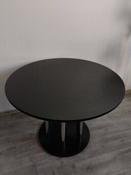 Kulatý jídelní stůl Thonet