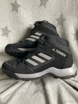 Černé kotníkové trekové boty Adidas Terrex