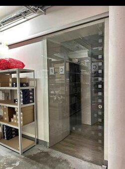 REZERVOVÁNO Obrovské skleněné posuvné dveře