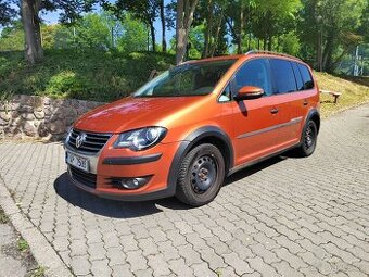 VW TOURAN CROSS 1,4TSI RV 2010 7MÍST
