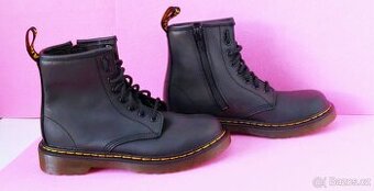 VYŠŠÍ KOTNÍKOVÉ BOTY - dr. MARTENS - vel. 32