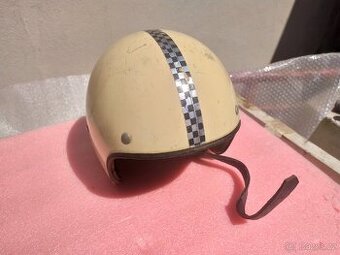 Retro helma - 1