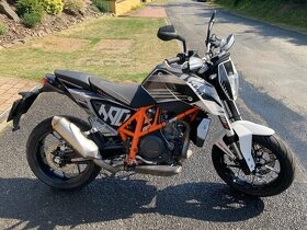 KTM Duke 690 54KW v TP 32 Možno řídit od 18 let.