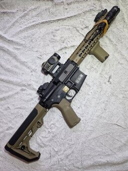 Specna Arms M4 plus airsoftové vybavení