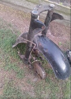 Přední vidlice brzdový štít odklápěcí zadní blatník