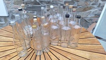 Prázdné čisté skleněné láhve - flašky - 26 kusů