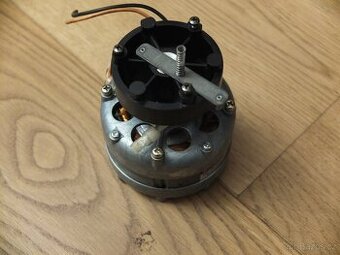 Sony TC-645--Motor do kotoučového magnetofonu