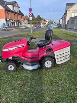 Nový zahradní Traktor Honda HF 2417 HB