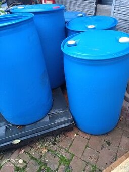 Plastové sudy 200 litrů