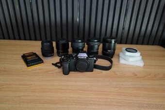 Fotoaparát FujiFilm X-S10 včetně objektivů