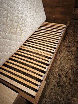 Jednolůžková postel