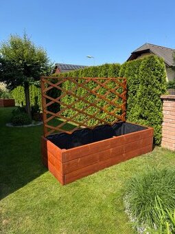 Vyvýšený záhon se zástěnou