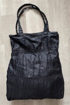 Černá taška nahoře zapínací na zip