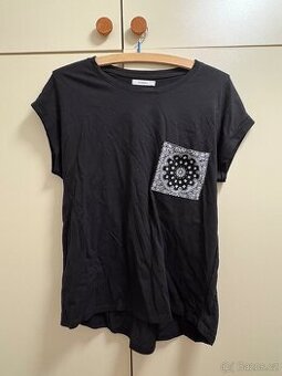 Černé tričko s kapsou